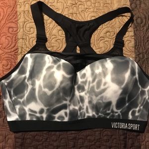 VS Incredible Lightweight Max Strappy Sport Bra